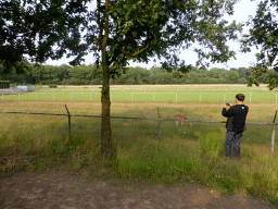 drunen_001 - 447 kb - 1024x768 - Miaomiao`s father making a photograph of a deer at the Nationaal Park Loonse en Drunense Duinen Miaomiao`s father making a photograph of a deer at the Nationaal Park Loonse en Drunense Duinen