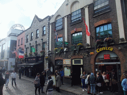 Restaurants and pubs in the Temple Bar street