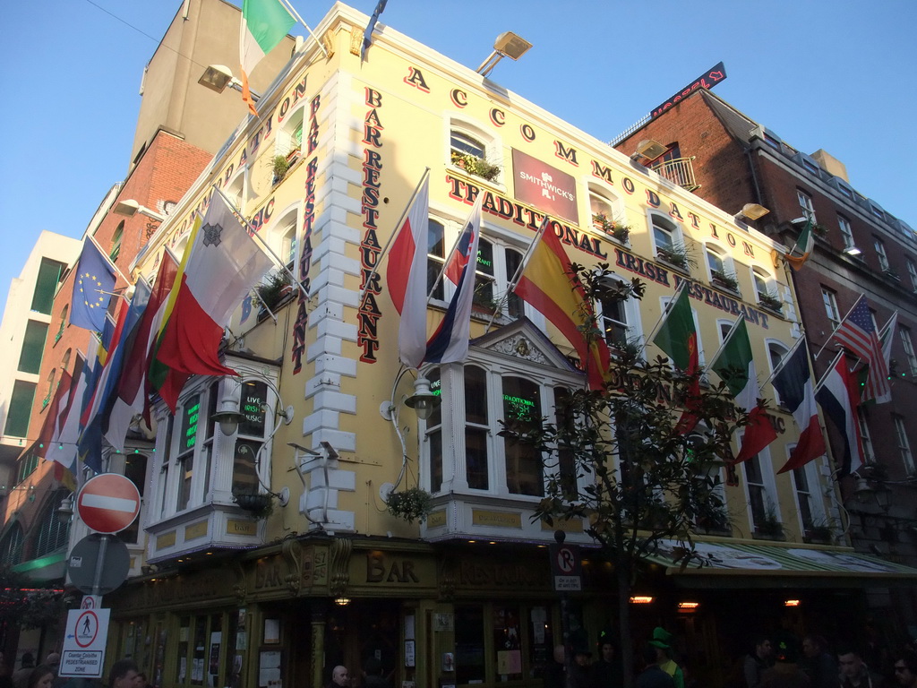Front of the Oliver St. John Gogartys bar at the Temple Bar street