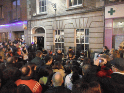 Street musicians at the Temple Bar street, by night