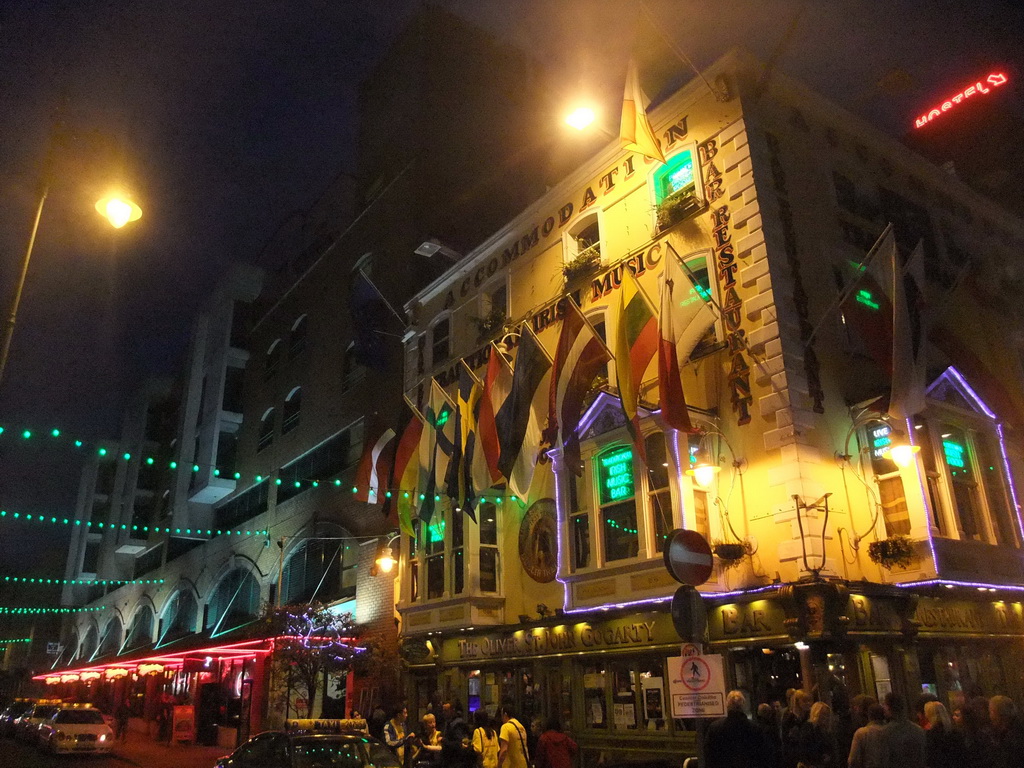 Front of the Oliver St. John Gogartys bar at the Temple Bar street, by night