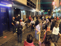 Street musicians at the Temple Bar street, by night