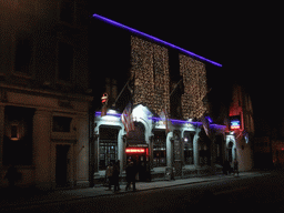 Front of the Parnell Mooney pub at Parnell Street, by night