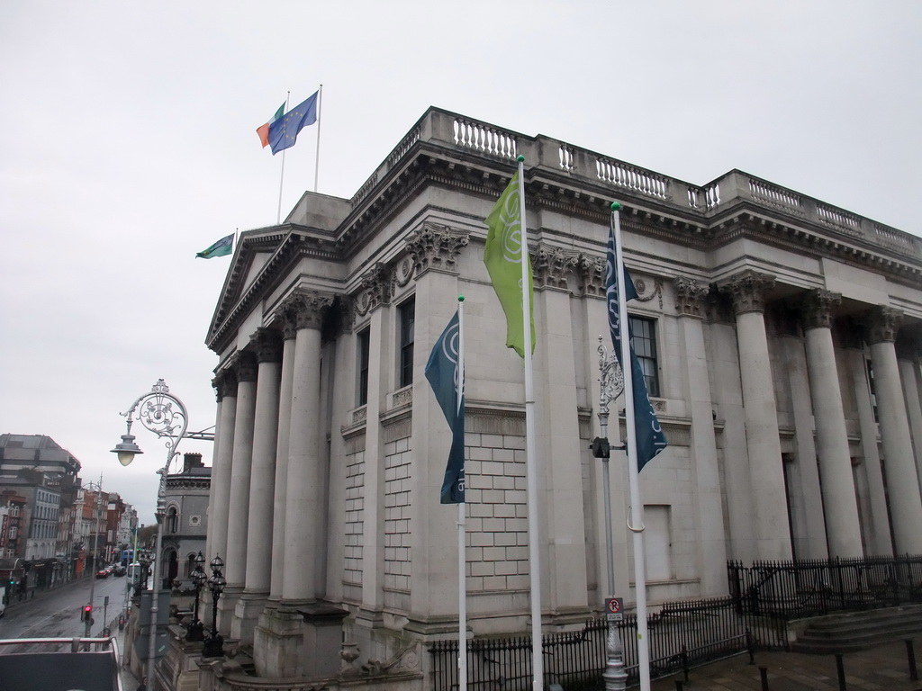 Side of the City Hall at Castle Street, viewed from the sightseeing bus