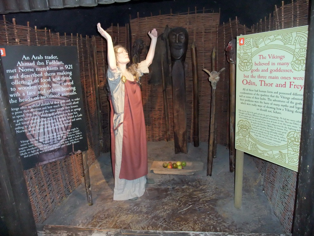 Explanation on the Viking gods, in Dublinia