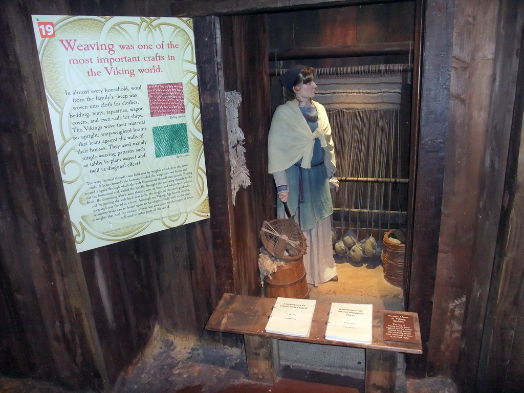 Wax statue and explanation on Viking weaving, in Dublinia