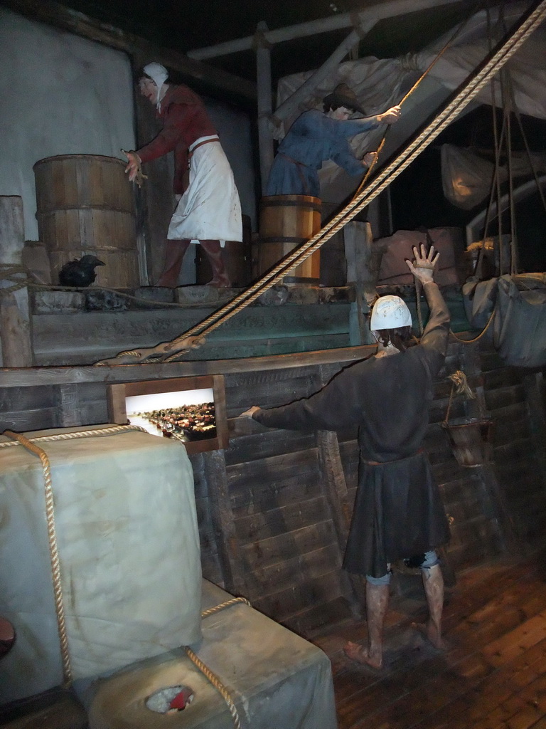 Wax statues with packages and barrels, in Dublinia