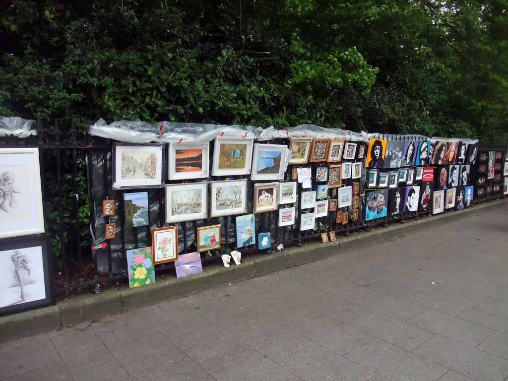 Paintings and drawings at the northern side of St. Stephen`s Green
