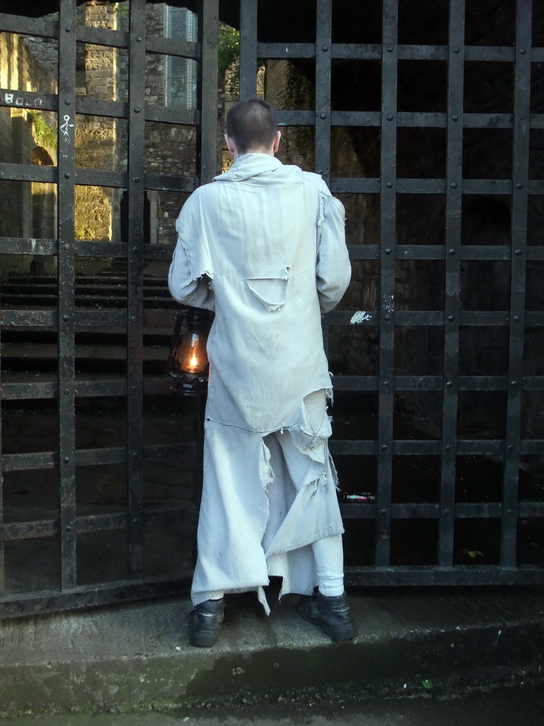 Gravedigger Ghost Tour actor at the Gate in the Dublin City Wall