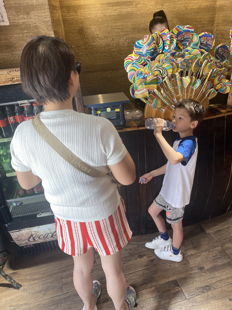 Miaomiao and Max at the Captain Candy store at the Stradun street