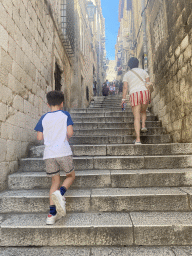 Miaomiao and Max at the staircase at the Bokoviceva Ulica street