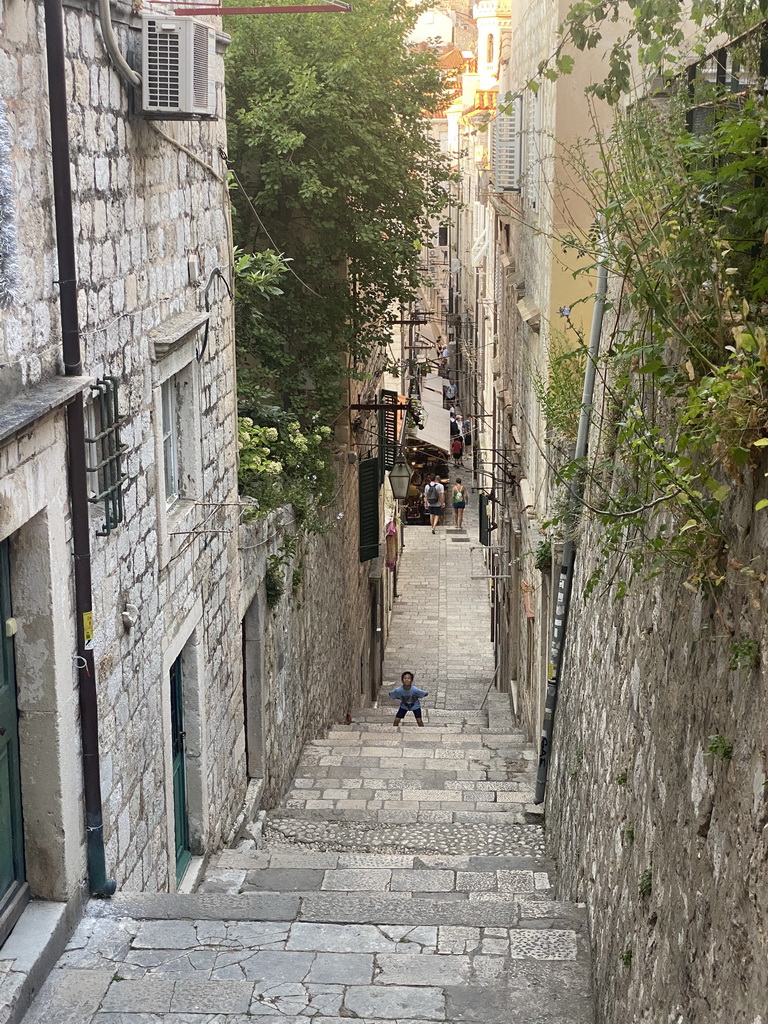 Max at a staircase at the Ulica Nikole Boidarevica street