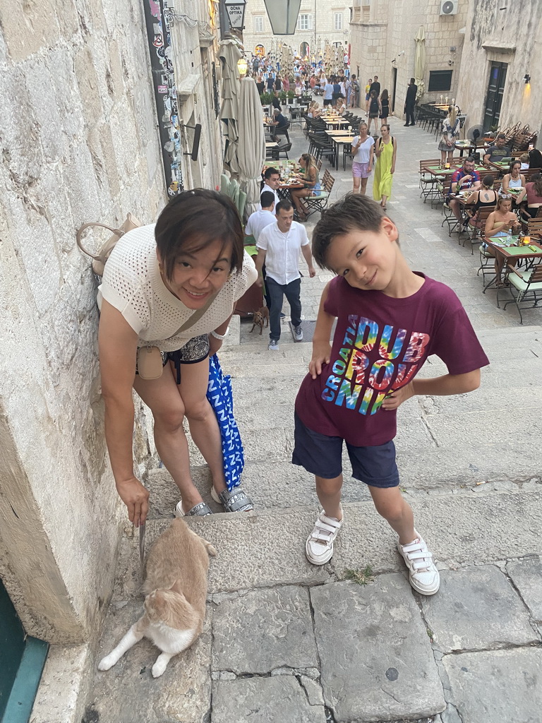 Miaomiao and Max with a cat at the Jesuit Stairs, with a view on the Gunduliceva Poljana market square