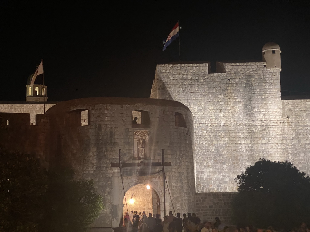 The Pile Gate at the western city walls, viewed from the Ulica Vrata od Pila street, by night