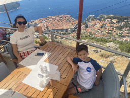 Miaomiao and Max at the terrace of the Restaurant Panorama at Mount Srd, with a view on the Old Town, Fort Lovrijenac and the Lokrum island