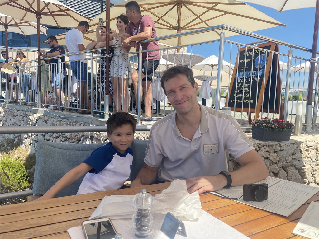 Tim and Max at the terrace of the Restaurant Panorama at Mount Srd