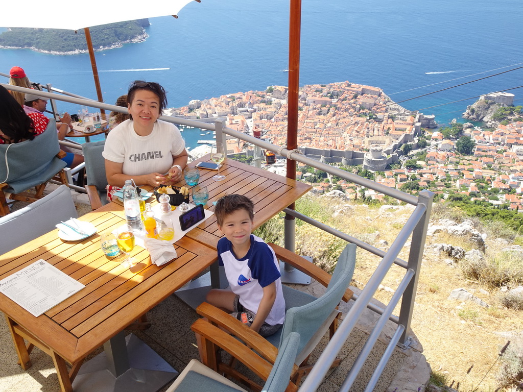 Miaomiao and Max at the terrace of the Restaurant Panorama at Mount Srd, with a view on the Old Town, Fort Lovrijenac and the Lokrum island