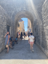 Miaomiao at the Bua Gate at the northern city walls