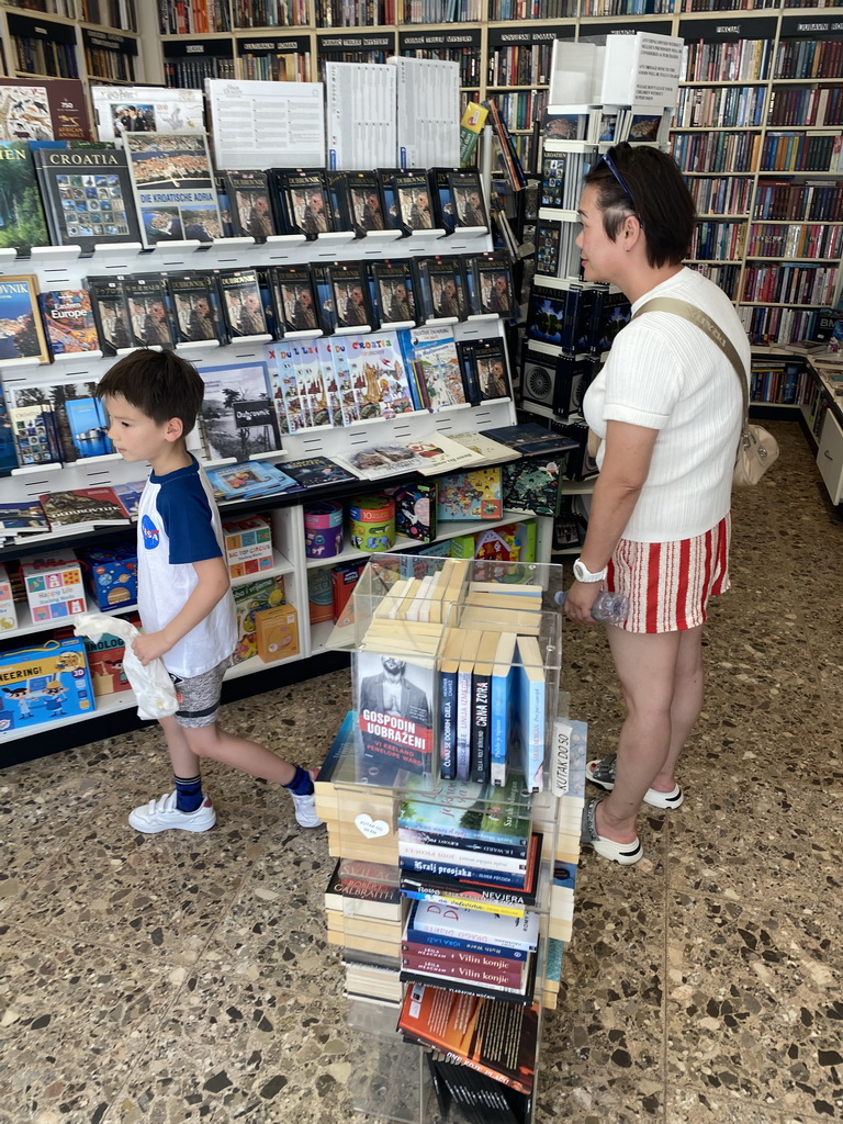 Miaomiao and Max at the Algebra 2 store at the Stradun street