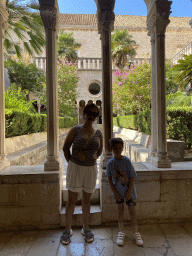 Miaomiao and Max at a cloister at the Franciscan Monastery, with a view on the garden