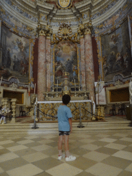 Max with the apse and altar of the Church of St. Ignatius
