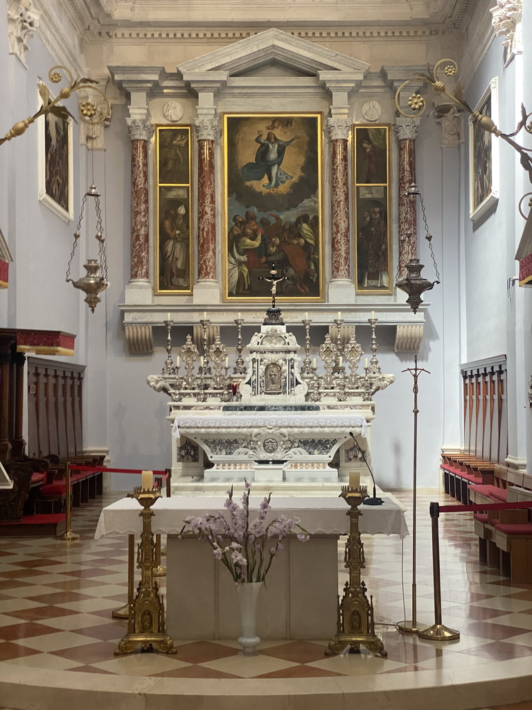 Apse and altar of the Dubrovnik Cathedral