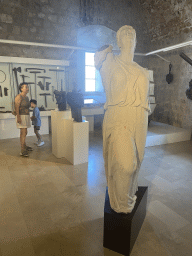 Miaomiao and Max with sculptures and tools at the upper floor of the Maritime Museum