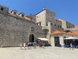 Gate from the Old Port to the Poljana Marina Drica street