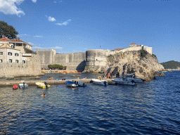 Pier and boats at the Dubrovnik West Harbour, the Tvrdava Bokar fortress, Kolorina Bay and kayaks at Bokar Beach