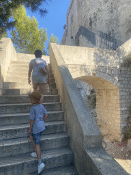 Miaomiao and Max at the staircase to Fort Lovrijenac
