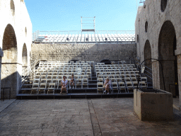 Miaomiao and Max at the grandstand at the theatre at the ground floor of Fort Lovrijenac