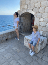 Miaomiao and Max at the first floor of Fort Lovrijenac