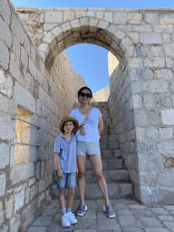 Miaomiao and Max in front of the staircase from the first to the second floor of Fort Lovrijenac
