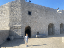 Max at the second floor of Fort Lovrijenac
