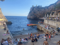 Kayaks and the Ala Mizerija bar at ulic Beach