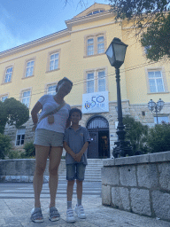 Miaomiao and Max in front of the Inter-University Center at the Ulica don Frana Bulica street