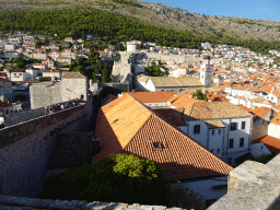 The Old Town with the western, northwestern and northern city walls, the Kula Puncjela fortress, the Pile Gate, the Tvrdava Minceta fortress and the Franciscan Church, viewed from the top of the southwestern city walls
