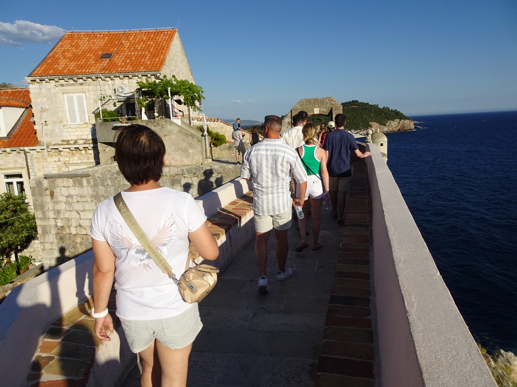 Miaomiao on top of the southwestern city walls, with a view on the Lokrum island