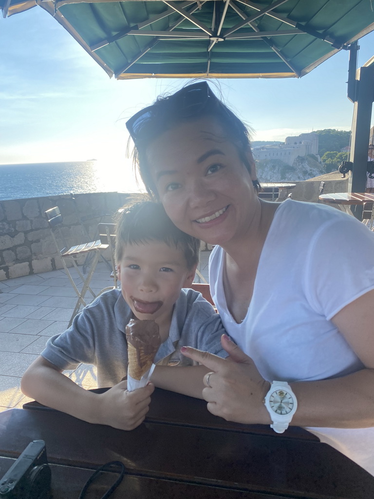 Miaomiao and Max having an ice cream at the terrace of the Caffe on the Wall restaurant at the top of the Kula sv. Petra fortress, with a view on Fort Lovrijenac