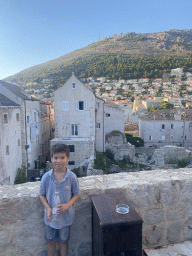 Max on top of the Kula sv. Spasitelj fortress, with a view on the ruins at the southeast side of the Old Town