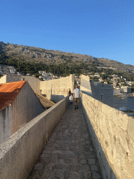 Tim and Max on top of the southeastern city walls, with a view on the Tvrdava Svetog Ivana fortress and the east side of the city