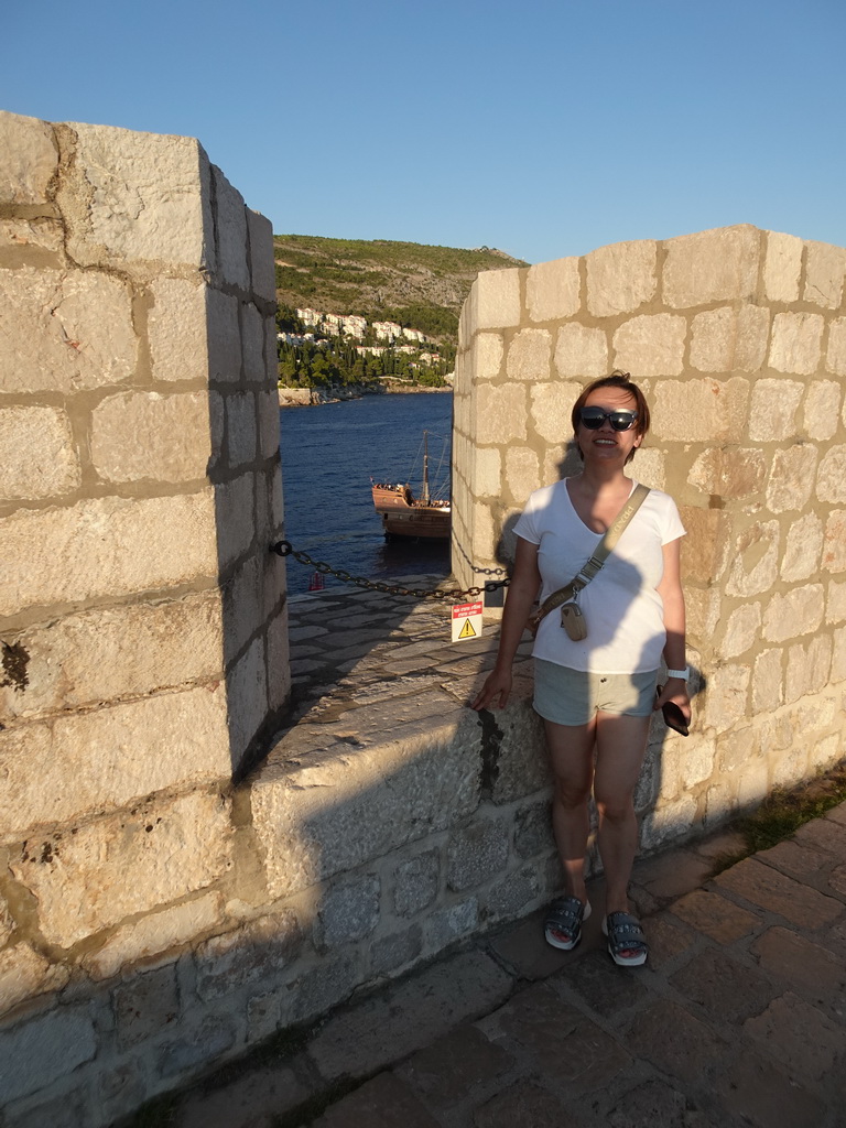 Miaomiao at the top of the Tvrdava Svetog Ivana fortress, with a view on an old ship