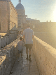 Tim and Max on top of the eastern city walls, with a view on the Dubrovnik Cathedral