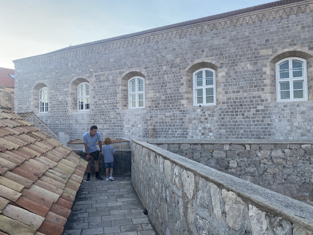 Tim and Max on top of the northeastern city walls, with a view on the south side of the Dominican Monastery