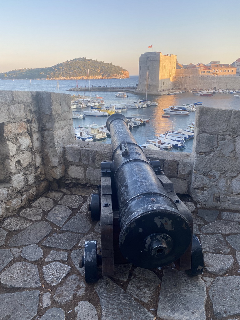 Cannon at the Revelin Fortress, with a view on the Old Port, the Tvrdava Svetog Ivana fortress and the Lokrum island