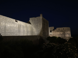 The western city walls with the Kula Puncjela fortress and the Tvrdava Bokar fortress, viewed from the Ulica Vrata od Pila street, by night
