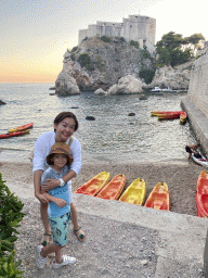 Miaomiao, Max and kayaks at Bokar Beach, with a view on Kolorina Bay and Fort Lovrijenac