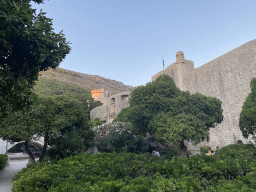 The park just north of the Bokar Beach, the western city walls, the Pile Gate and the Tvrdava Minceta fortress