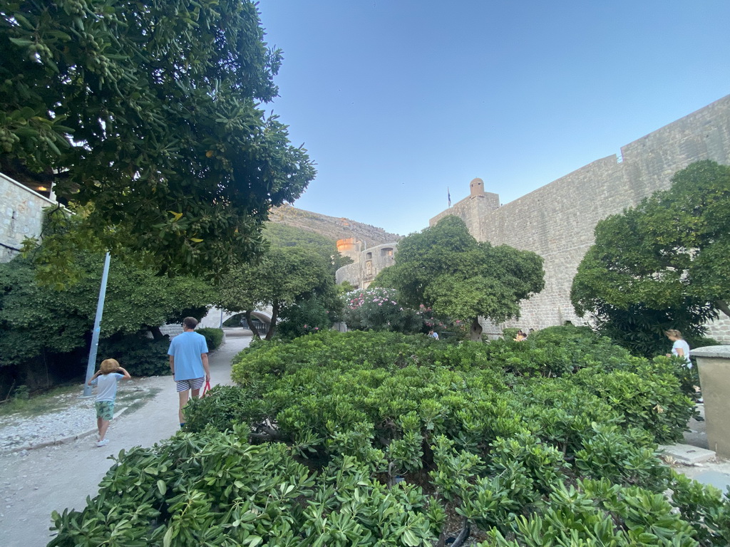 Tim and Max at the park just north of the Bokar Beach, the western city walls, the Pile Gate and the Tvrdava Minceta fortress