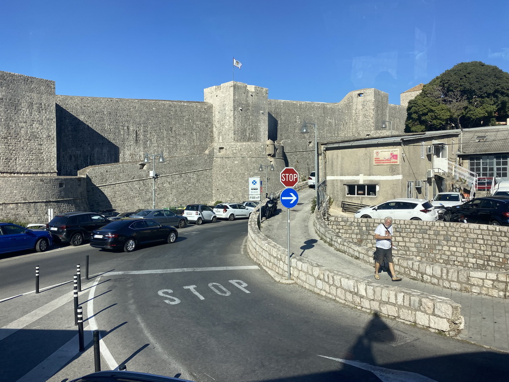 The northern city walls with the Bua Gate, the Kula sv. Vid fortress, the Kula sv. Lucija fortress and the Kula sv. Barbara fortress, viewed from the tour bus to Perast on the Zagrebacka Ulica street